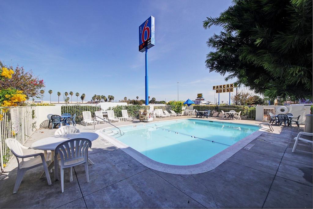 Motel 6-Laredo, TX - South Exterior foto
